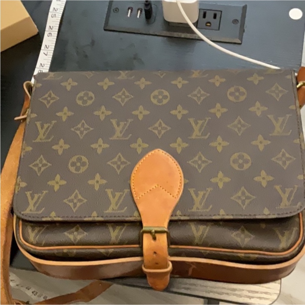 Louis Vuitton large monogram Vintage Cartouchiere messenger/crossbody bag 🤩 - Picture 2 of 10